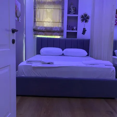 Flori Apartment *